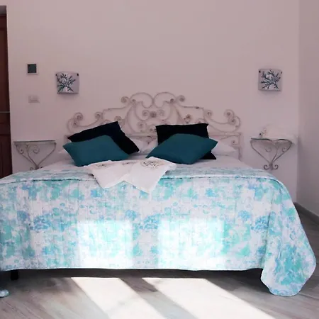 Clelia'S Boutique Rooms & Suites La Maddalena  Exterior photo